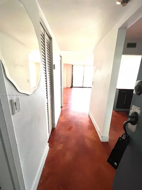 13499 Biscayne Blvd #1411, North Miami, FL 33181