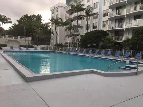 496 NW 165th St Rd #D312, Miami, FL 33169