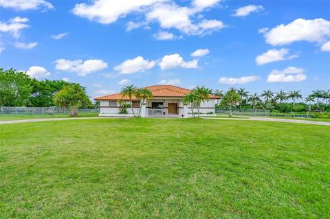13241 SW 220th St, Miami, FL 33170