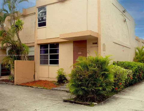 6133 SW 69th St #38, South Miami, FL 33143