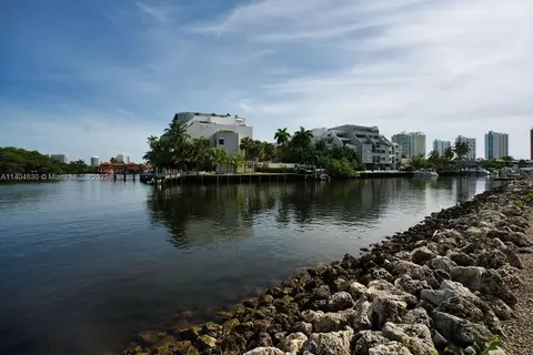 400 Kings Point Dr #314, Sunny Isles Beach, FL 33160