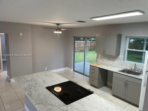 6920 SW 10th Ct, Pembroke Pines, FL 33023