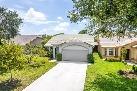 2439 NW 95th Ave, Coral Springs, FL 33065