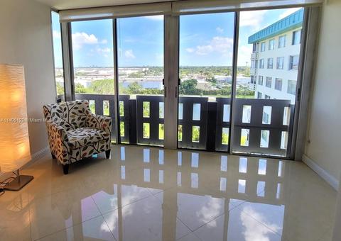 4330 Hillcrest Dr #907, Hollywood, FL 33021