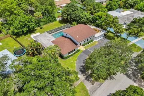 620 NW 66th Ave, Plantation, FL 33317