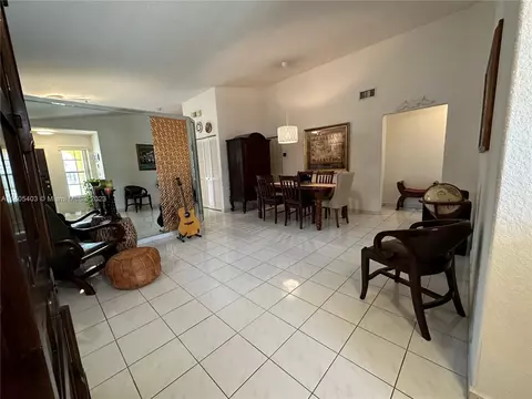 3299 W 76 St, Hialeah, FL 33018 photo 4