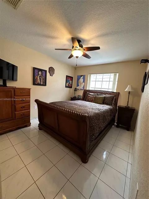 3299 W 76 St, Hialeah, FL 33018 photo 18