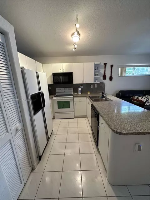 3299 W 76 St, Hialeah, FL 33018 photo 8