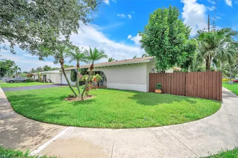 820 NW 92nd Ave, Pembroke Pines, FL 33024