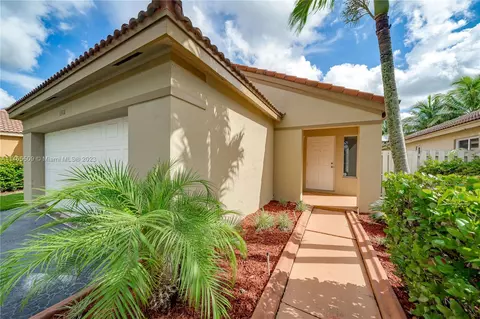 1368 Presidio Dr, Weston, FL 33327