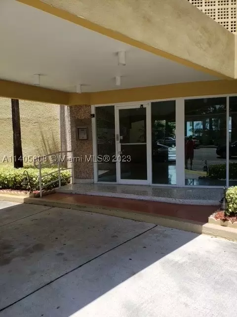 2690 SW 22nd Ave #402, Miami, FL 33133