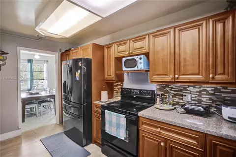 774 E 47th St, Hialeah, FL 33013 photo 14