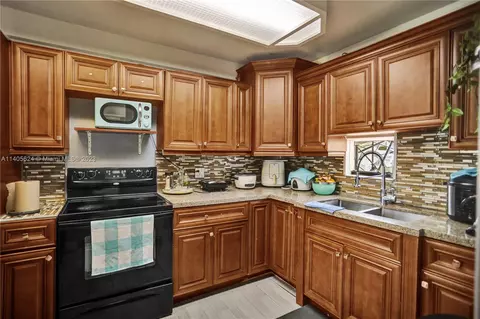 774 E 47th St, Hialeah, FL 33013 photo 15