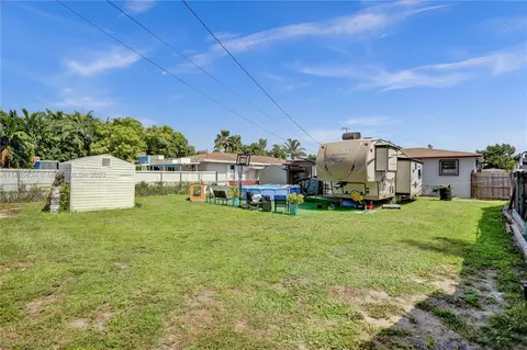 774 E 47th St, Hialeah, FL 33013 photo 27