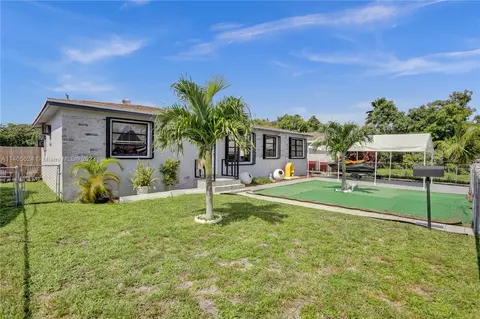 774 E 47th St, Hialeah, FL 33013 photo 2
