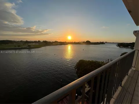 9240 W Bay Harbor Dr #6C, Bay Harbor Islands, FL 33154