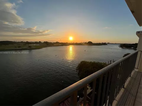 9240 W Bay Harbor Dr #6C, Bay Harbor Islands, FL 33154