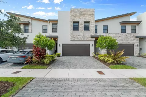 10561 NW 78th Ter, Doral, FL 33178