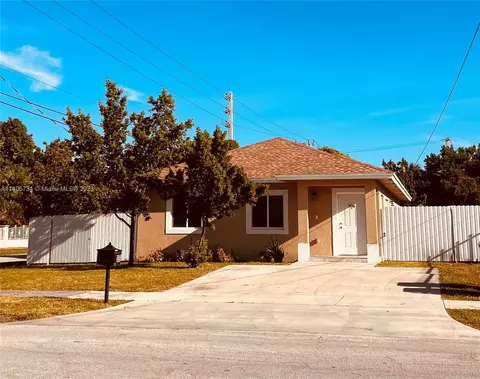 806 NW 114th St, Miami, FL 33168