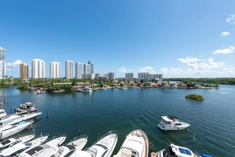 400 Sunny Isles Blvd #104, Sunny Isles Beach, FL 33160