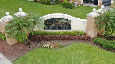 8070 N Nob Hill Rd #204, Tamarac, FL 33321
