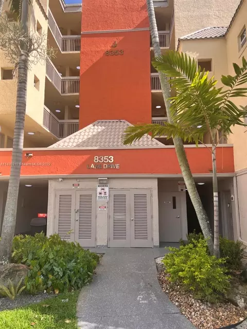 8353 Lake Dr #108, Doral, FL 33166
