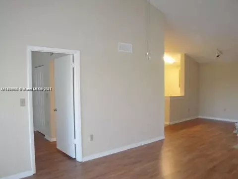 2861 N Oakland Forest Dr #303, Oakland Park, FL 33309