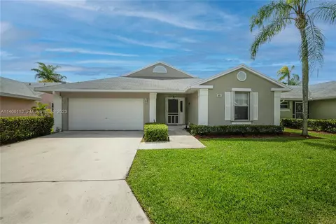 685 SE 27th Ln, Homestead, FL 33033