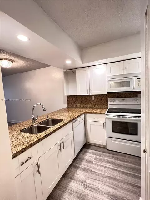 6800 Cypress Rd #211, Plantation, FL 33317