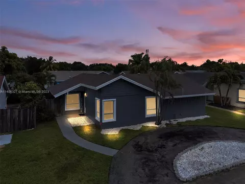 8211 SW 3rd Pl, North Lauderdale, FL 33068