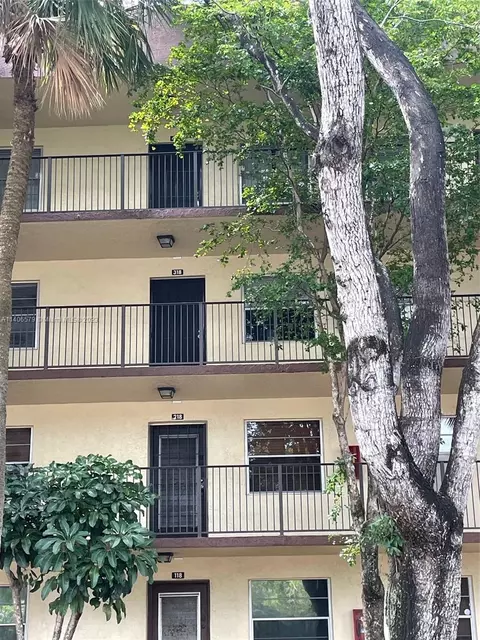 3141 NW 47th Ter #418, Lauderdale Lakes, FL 33319