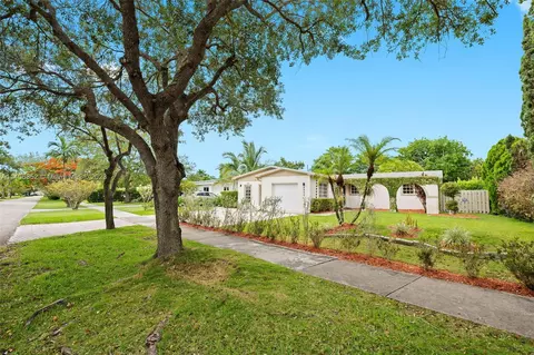 8980 Ridgeland Dr, Cutler Bay, FL 33157
