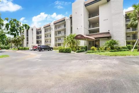 9325 Lagoon Pl #307, Davie, FL 33324