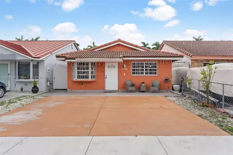 11449 NW 87th Pl, Hialeah Gardens, FL 33018