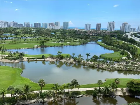 19501 W Country Club Dr #1504, Aventura, FL 33180