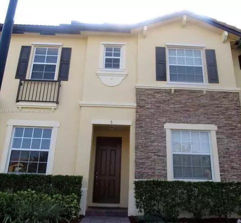 9163 SW 227th St #5, Cutler Bay, FL 33190