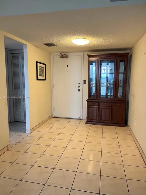 5050 NW 7th St #616, Miami, FL 33126