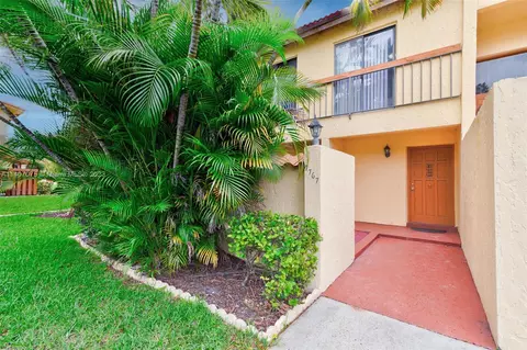 7767 Grande St, Sunrise, FL 33351