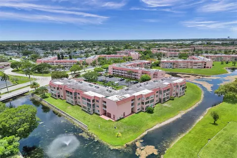9401 Sunrise Lakes Blvd #102, Sunrise, FL 33322