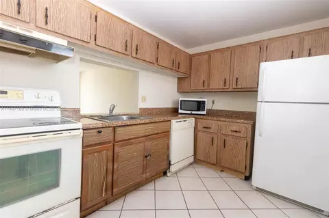 2800 NW 56th Ave #B401, Lauderhill, FL 33313