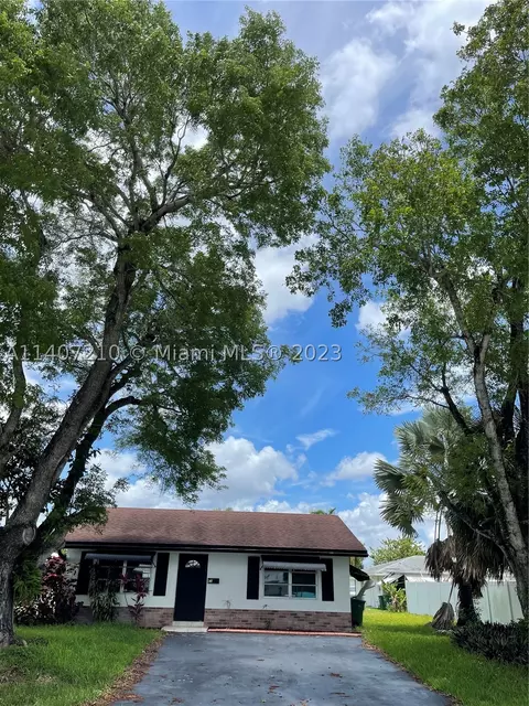 7107 NW 76th St, Tamarac, FL 33321