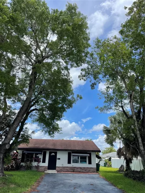 7107 NW 76th St, Tamarac, FL 33321