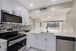 1516 Whitehall Dr #106, Davie, FL 33324