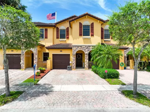 3769 NE 4th St, Homestead, FL 33033