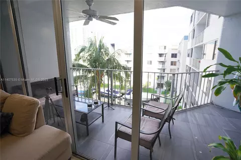 1700 NW N River Dr #504, Miami, FL 33125