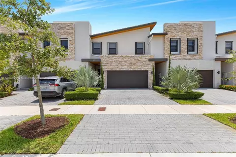 8105 NW 104th Ct, Doral, FL 33178
