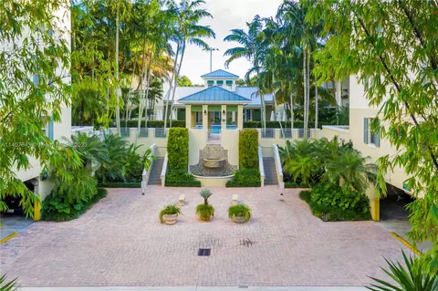7614 SW 102nd St #310, Pinecrest, FL 33156