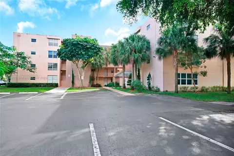 9481 Evergreen Pl #402, Davie, FL 33324