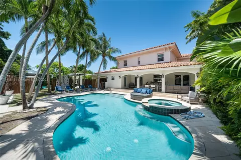 2484 Prairie Ave, Miami Beach, FL 33140