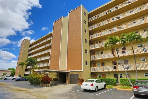 900 NE 12th Ave #208, Hallandale Beach, FL 33009